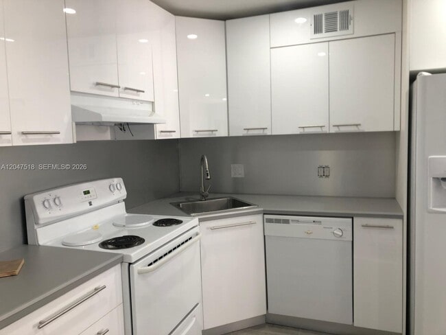 Foto del edificio - 3642 NE 171 St