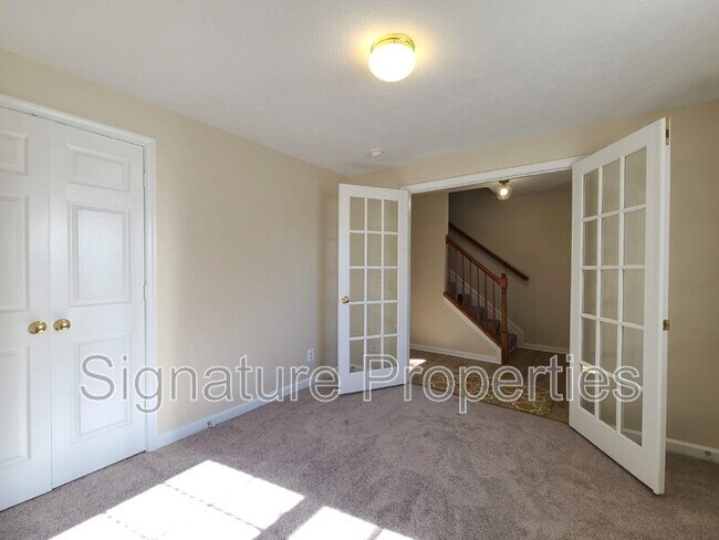 Building Photo - 106 Regina Ln