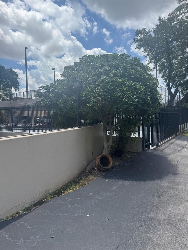 Foto del edificio - 1625 SE 10th Ave