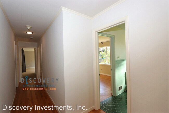 Building Photo - 3 br, 3 bath House - 13 Requa Place