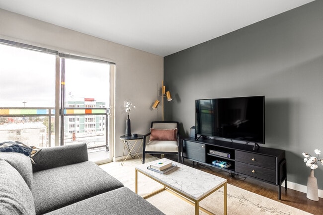 Foto del edificio - 215 10th Ave E