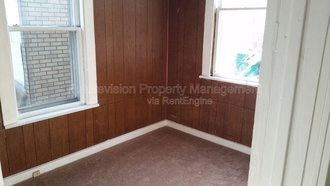 Building Photo - 857 Royce Ave