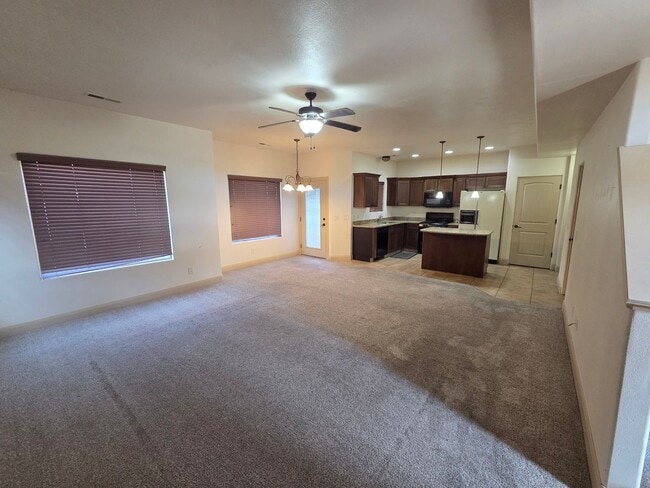 Building Photo - Shadow Ridge 3 Bedroom