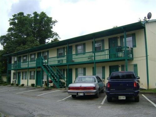 Building Photo - Pine Creek Apartments