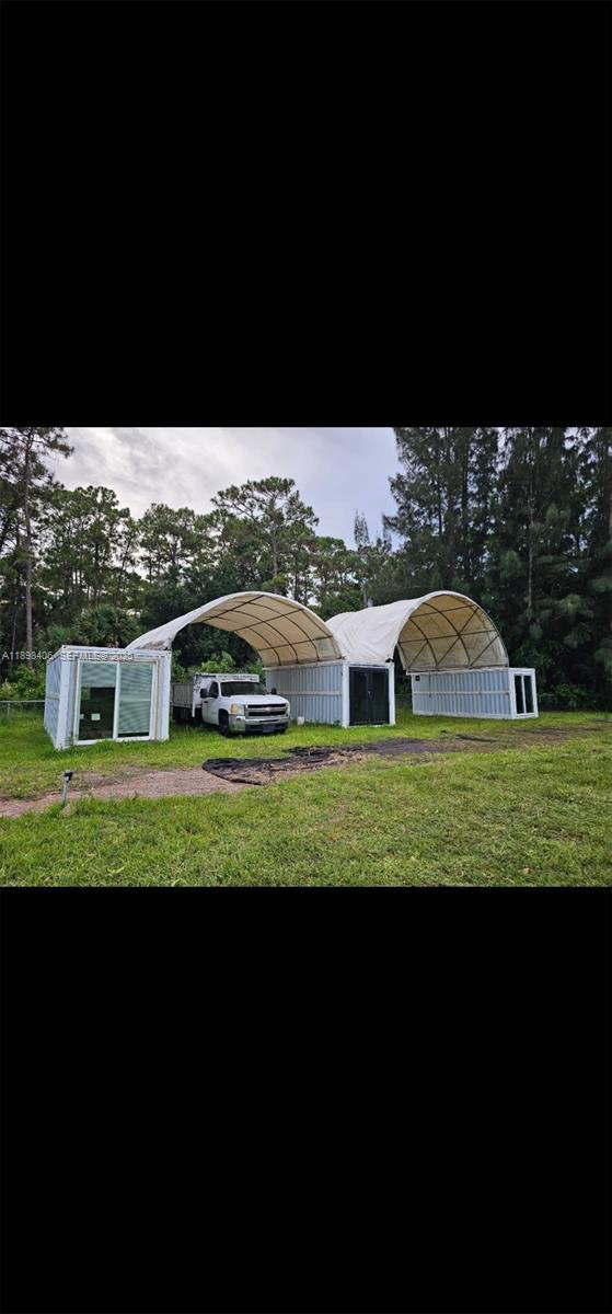 Foto del edificio - 15696 Ferris Pl