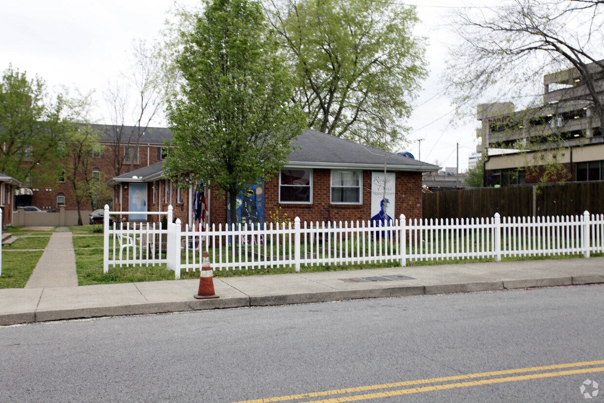 Primary Photo - 1811 Patterson St