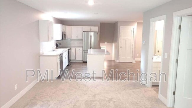 Building Photo - 546 W Elm St