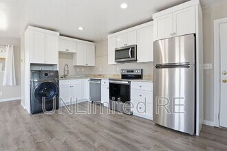 Building Photo - 1456 E Russ Way