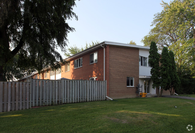 Building Photo - 60-64 Henley Cres