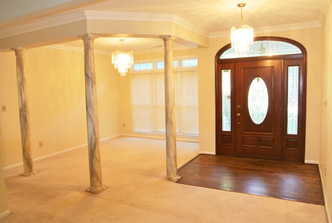 Foto del edificio - 2036 Hen House Dr