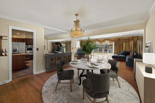 Foto del edificio - 255 Forest Rd