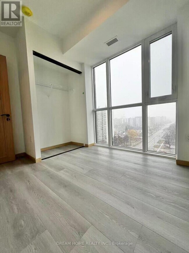 Photo du bâtiment - 3429 Sheppard Ave E