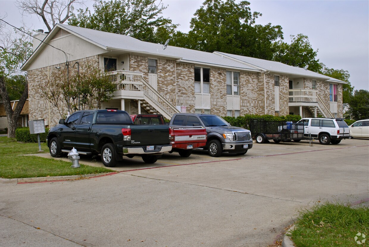 Building Photo - Mems Apartments
