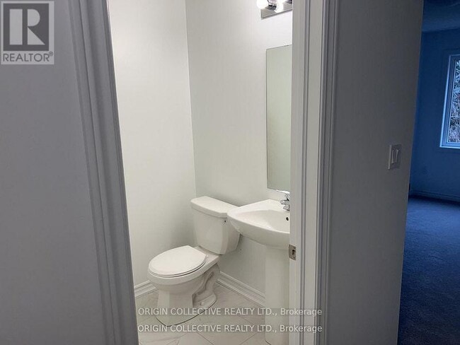 Building Photo - 34 Milson Cres