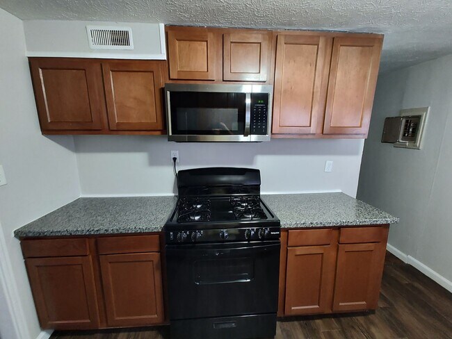 Building Photo - 3 bed 1 bath home in the Riverside/Keller park area