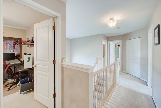 Building Photo - 481 Knoll Crest Dr