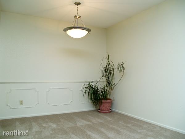 Primary Photo - 615 E Wonsley Dr