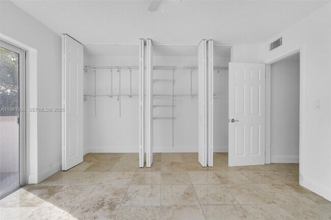 Foto del edificio - 12101 NE 6th Ave