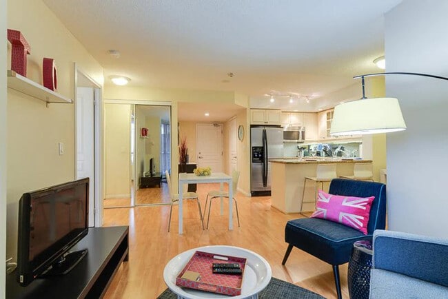 Building Photo - 203 Adelaide St W