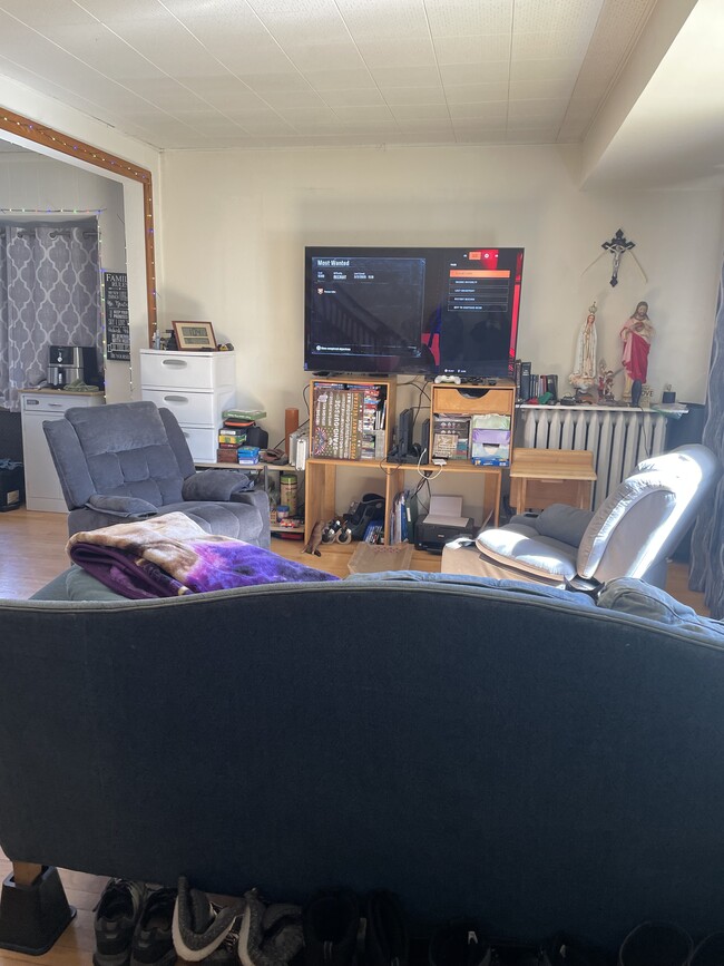 Living Room - 2102 E Beverly Rd