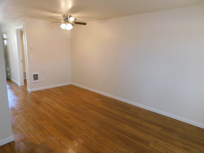 Building Photo - Timberlinn Apartments