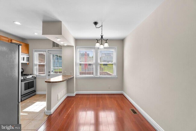 Foto del edificio - 4306 Newport Ave