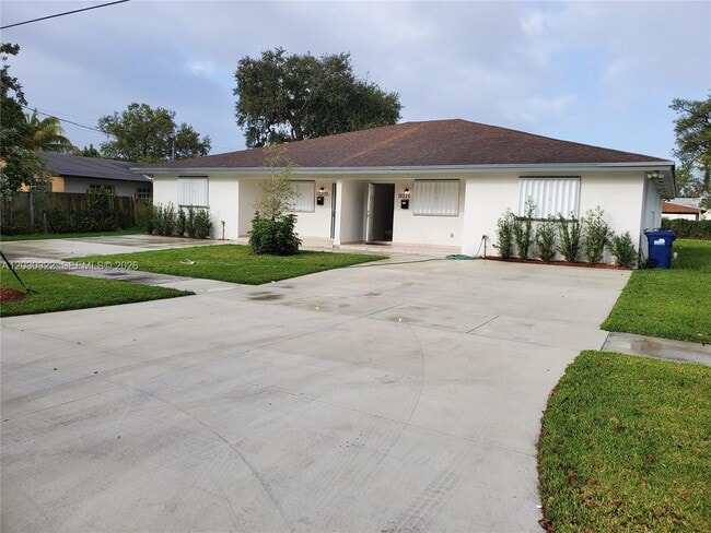 Building Photo - 10372 NW 10th Ave