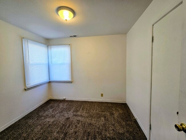 Building Photo - 19 Mary Ann Ct