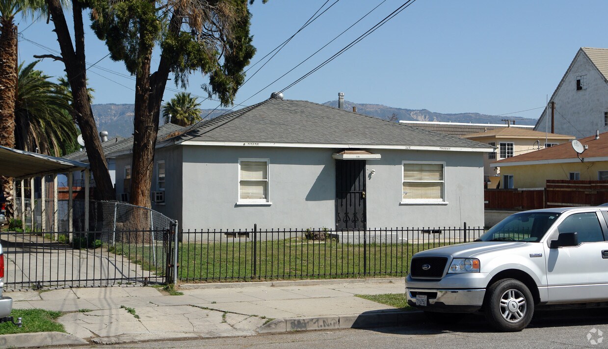 Building Photo - 756 W 10th St