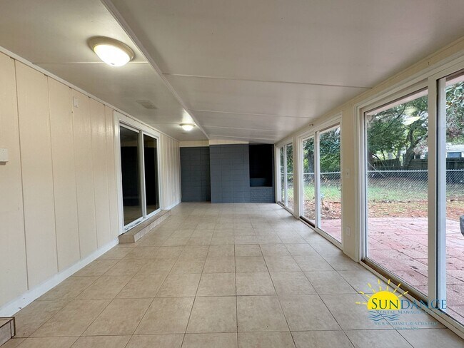 Building Photo - Nice 2 Bedroom Home in Shalimar