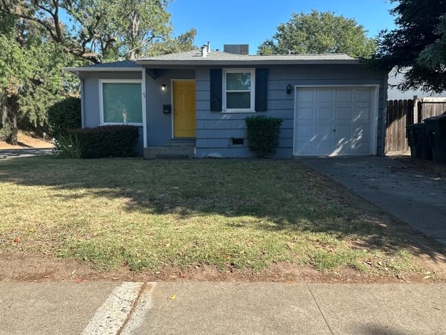 Cute 2 bed/1 bath Duplex in East Sac!! - Cute 2 bed/1 bath Duplex in East Sac!! House