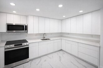 Building Photo - 236 NE 55th Terrace