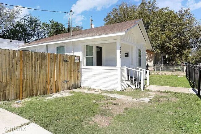 Foto del edificio - 3 br, 1 bath House - 215 Crittendon Ave