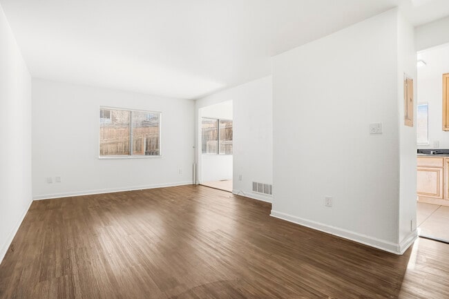 Living room - 256 W Jefferson Ave