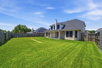 Building Photo - 1621 N Yellowstone Dr