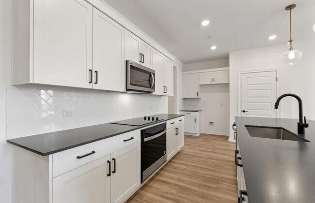 Foto del edificio - 2725 Woodall Dr