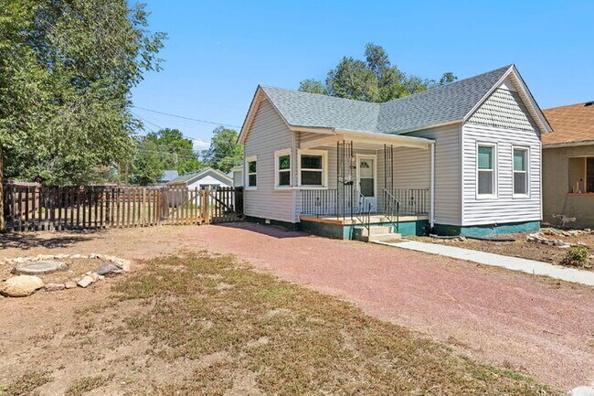 Building Photo - Refreshed 2-Bedroom Westside Home with New Carpet and Detached Garage Near Red Rock Canyon Open S...