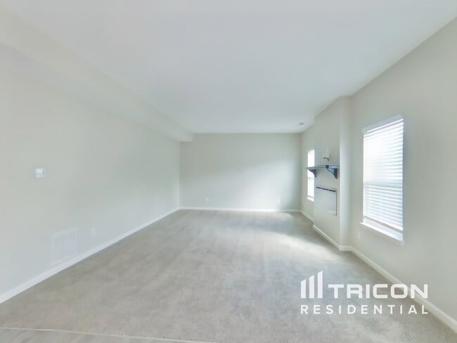 Building Photo - 371 Wakefield Ct