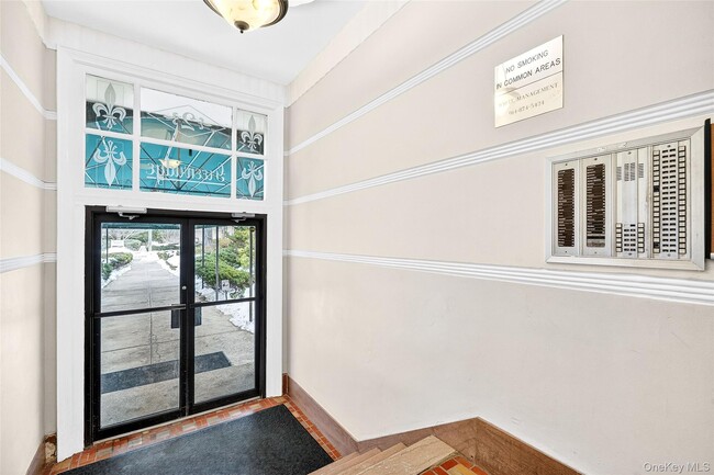 Foto del edificio - 2 Greenridge Ave