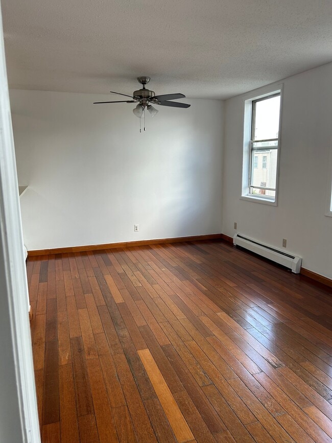 Building Photo - 1218 Vyse Ave