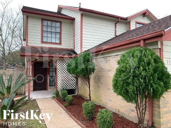 Foto del edificio - 15511 Evergreen Grove Dr