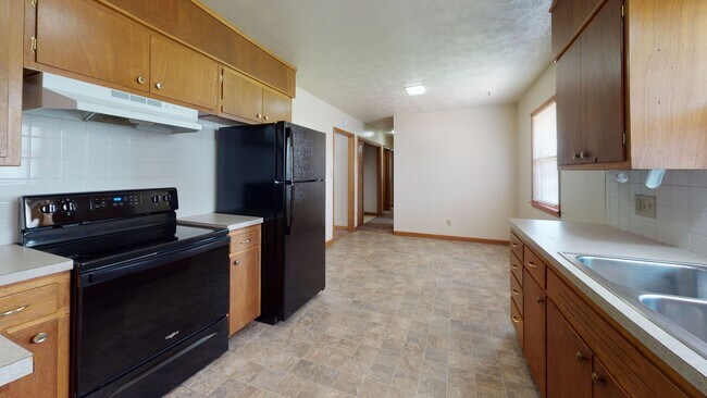 Foto del edificio - 3 Bedroom, 1.5 Bathroom House with Attached Garage