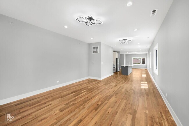 Foto del edificio - 8734 Kimball Ave