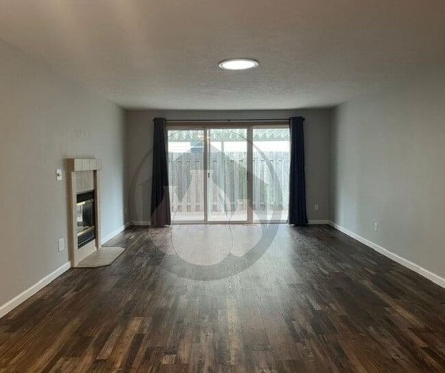 Building Photo - Single Level House - Move-in Ready Early July
