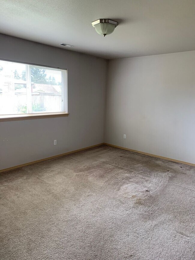 Building Photo - Spanaway Duplex