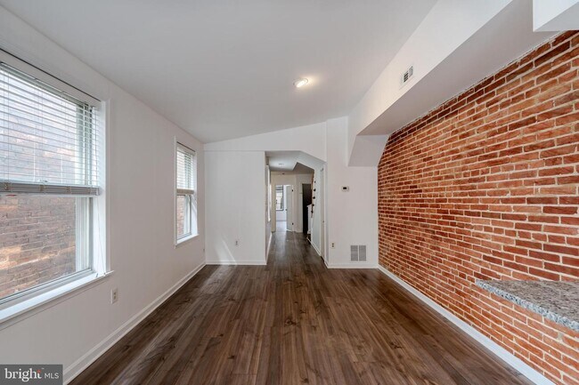 Building Photo - 919 S Hanover St