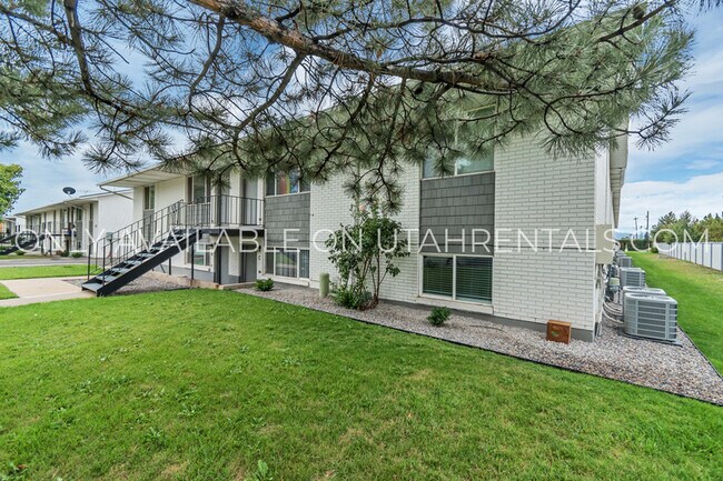 Building Photo - 689 N 100 W