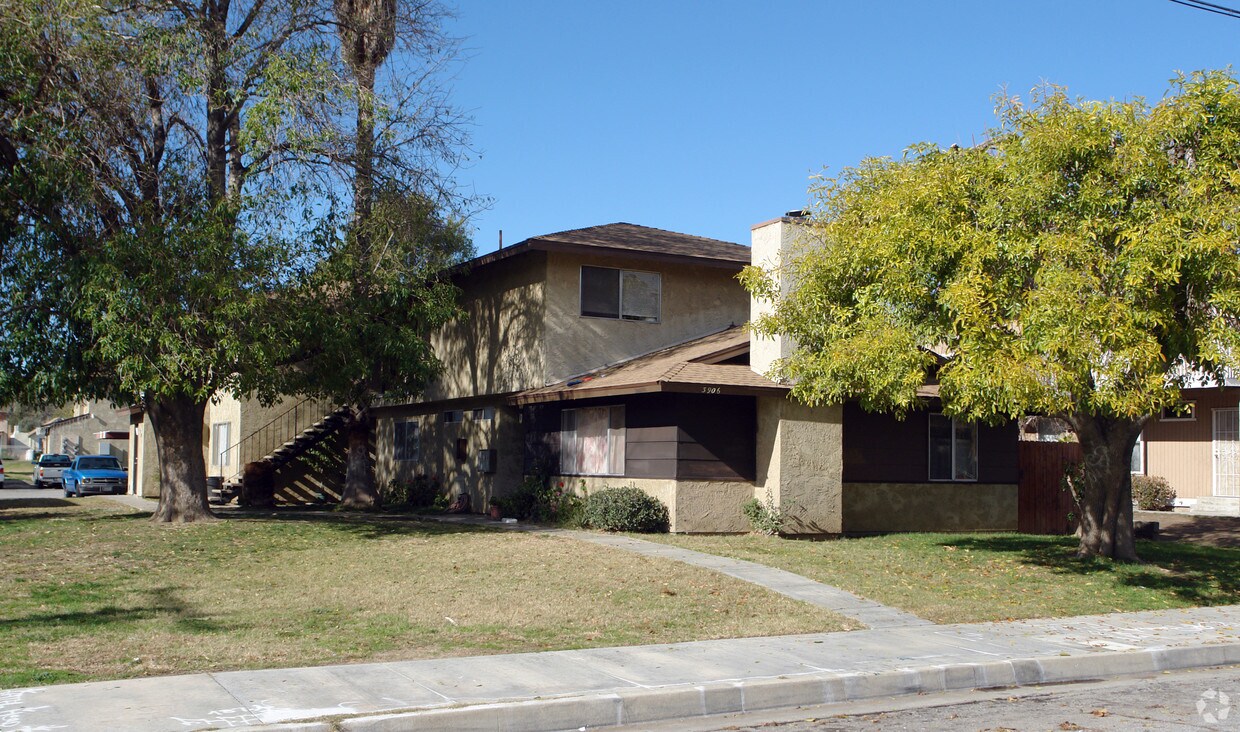 Primary Photo - 3906 Genivieve St