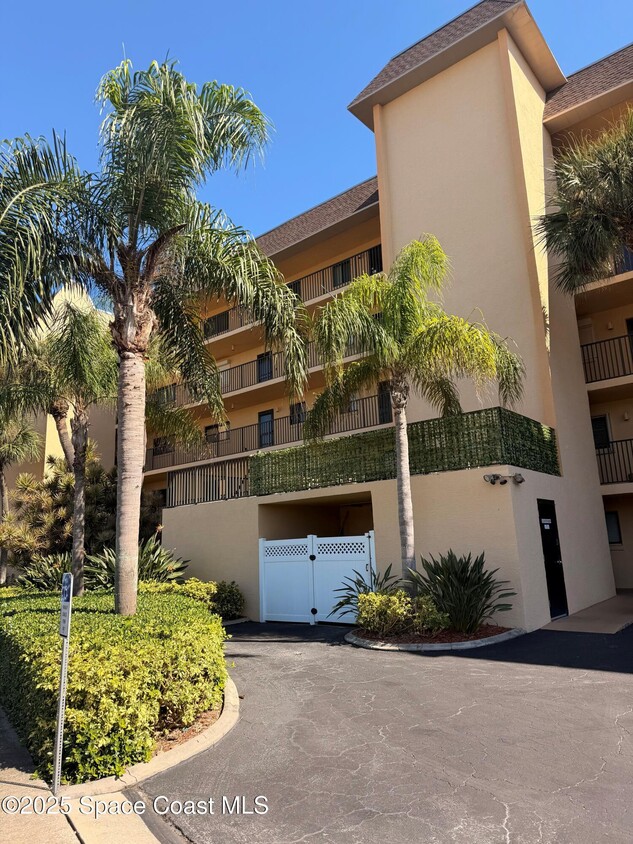 Primary Photo - 555 Jackson Ave