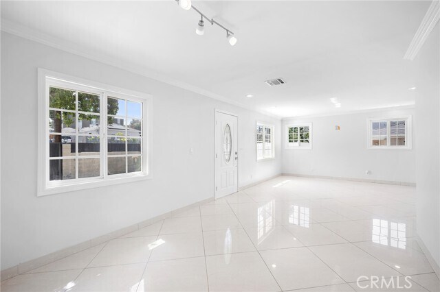 Foto del edificio - 10227 Helendale Ave